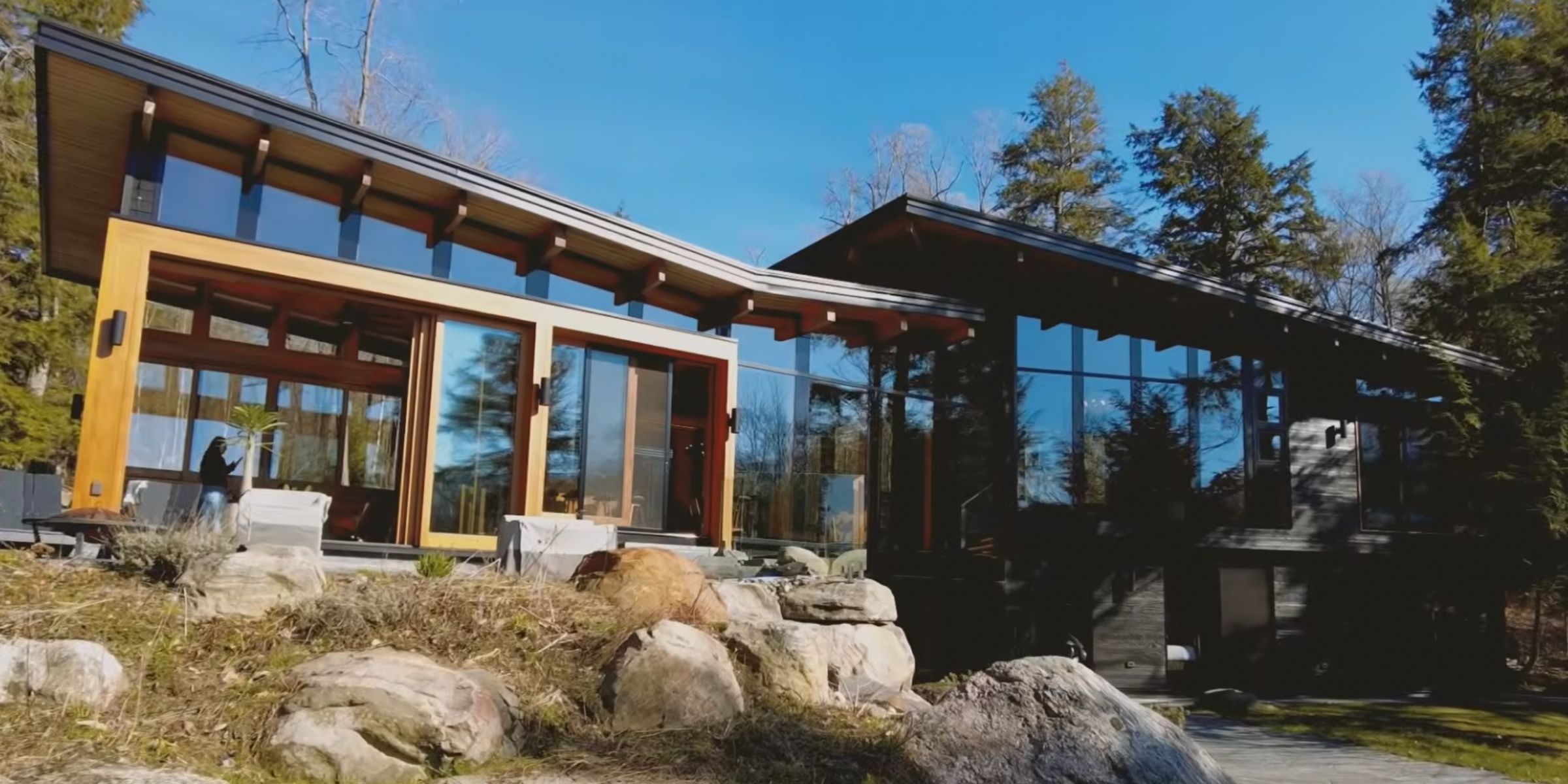 The 'Heated Rivalry' cottage | Source: youtube/torontostar